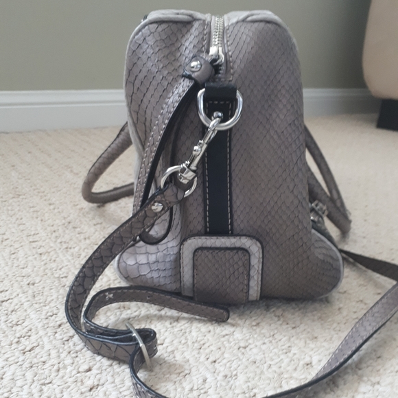 GUESS Shoulder Bag - Picture 4 of 7